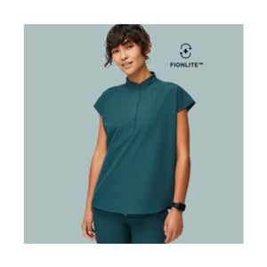 FIGS FIONLITE scrub top and jogger bottom